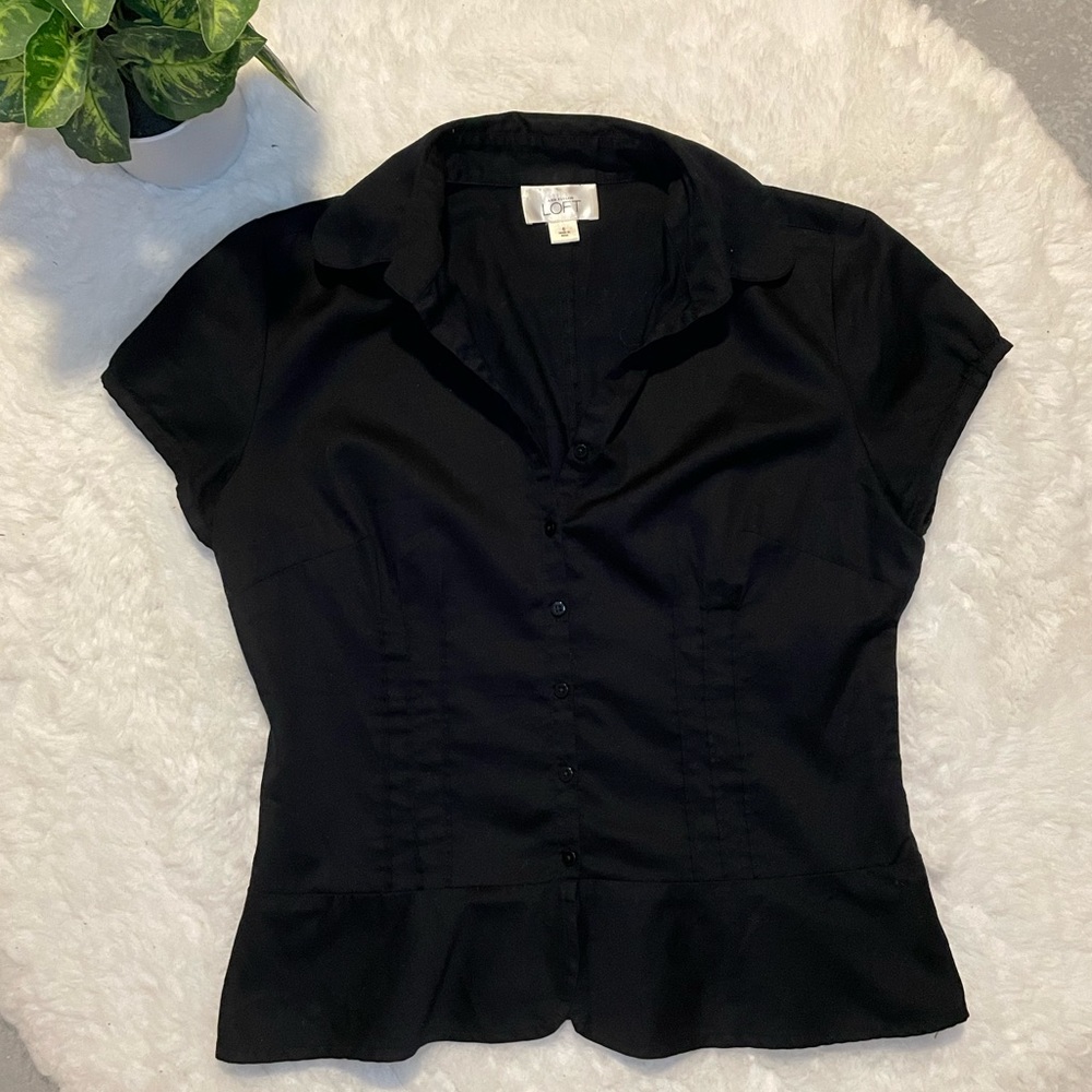 Ann Taylor Loft Black Button Up Top size 6 EUC 🖤